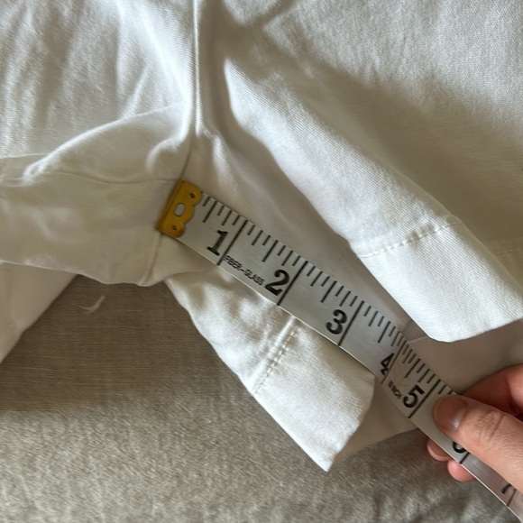 Vince High Rise Khaki Short. Size 4 - Picture 7 of 13